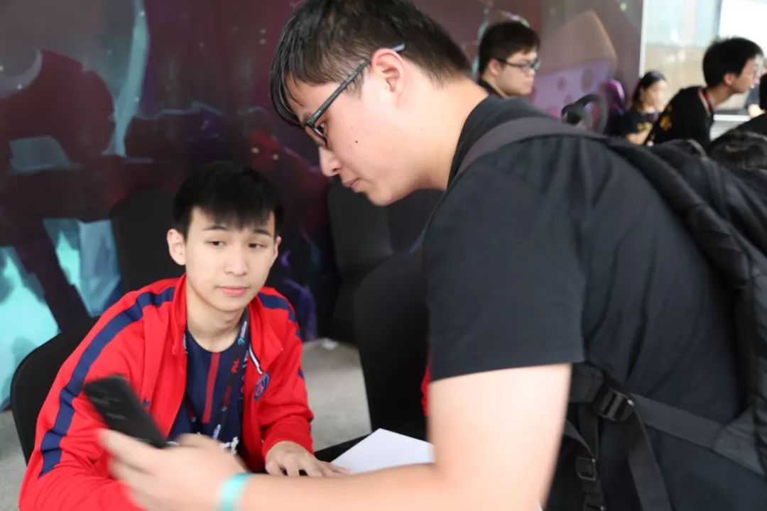 法截然不同